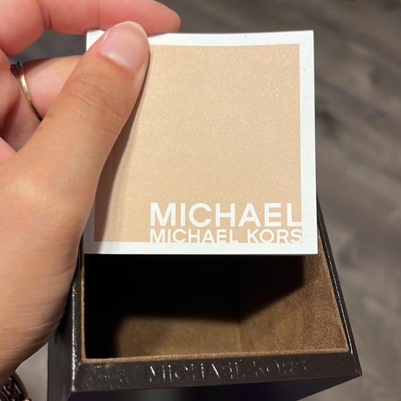 MICHAEL KORS GOLD CHRONOGRAPH WATCH UNISEX - Picture 6 of 11